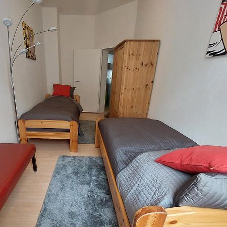 Schoene Zwei-Zimmer-Wohnung "W2" Mit 4 Einzelbetten Und Wlan In Zwenkau Bei Leipzig Im Neuseenland Buitenkant foto