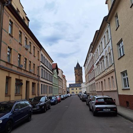 Schoene Zwei-Zimmer-Wohnung "W2" Mit 4 Einzelbetten Und Wlan In Zwenkau Bei Leipzig Im Neuseenland Buitenkant foto