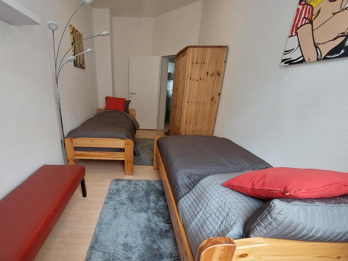 Schoene Zwei-Zimmer-Wohnung "W2" Mit 4 Einzelbetten Und Wlan In Zwenkau Bei Leipzig Im Neuseenland Buitenkant foto