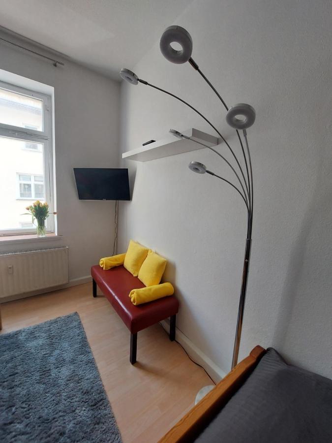 Schoene Zwei-Zimmer-Wohnung "W2" Mit 4 Einzelbetten Und Wlan In Zwenkau Bei Leipzig Im Neuseenland Buitenkant foto