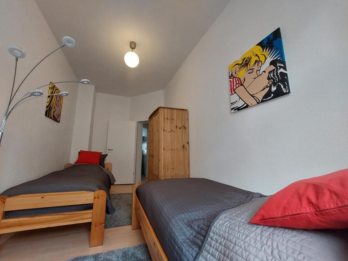 Schoene Zwei-Zimmer-Wohnung "W2" Mit 4 Einzelbetten Und Wlan In Zwenkau Bei Leipzig Im Neuseenland Buitenkant foto