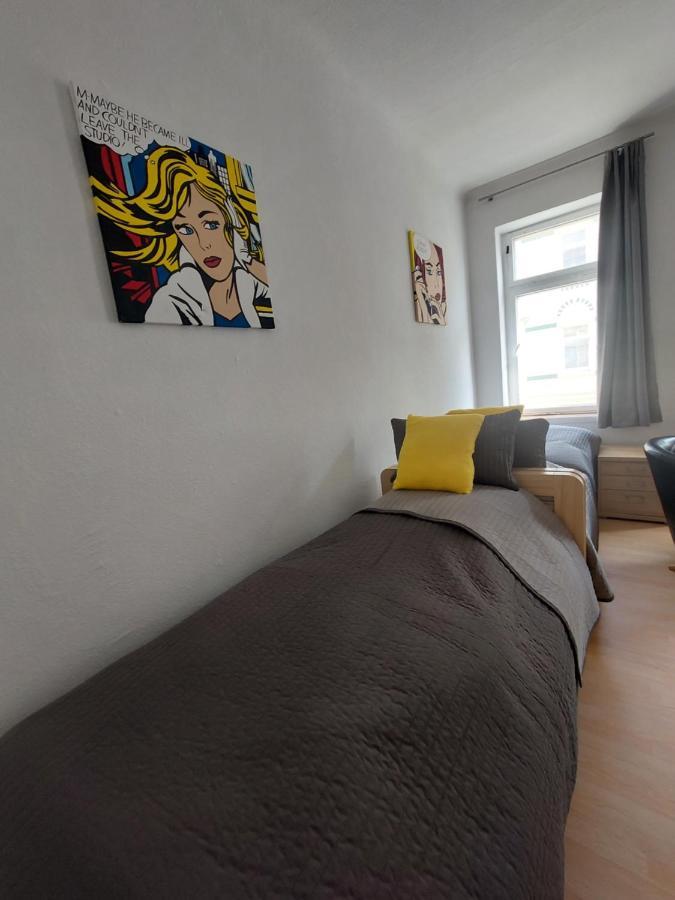 Schoene Zwei-Zimmer-Wohnung "W2" Mit 4 Einzelbetten Und Wlan In Zwenkau Bei Leipzig Im Neuseenland Buitenkant foto