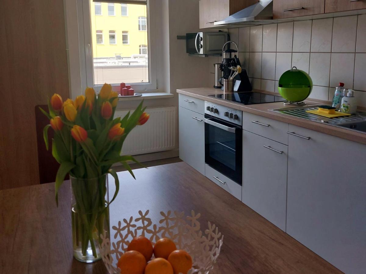 Schoene Zwei-Zimmer-Wohnung "W2" Mit 4 Einzelbetten Und Wlan In Zwenkau Bei Leipzig Im Neuseenland Buitenkant foto