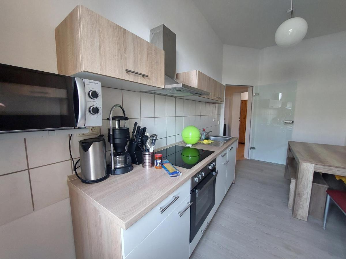 Schoene Zwei-Zimmer-Wohnung "W2" Mit 4 Einzelbetten Und Wlan In Zwenkau Bei Leipzig Im Neuseenland Buitenkant foto