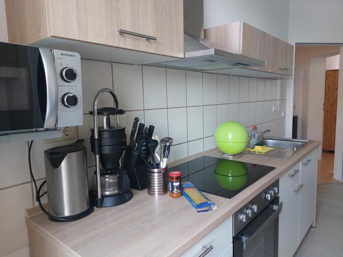 Schoene Zwei-Zimmer-Wohnung "W2" Mit 4 Einzelbetten Und Wlan In Zwenkau Bei Leipzig Im Neuseenland Buitenkant foto