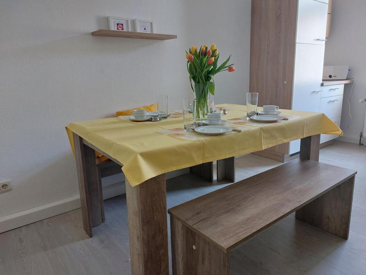 Schoene Zwei-Zimmer-Wohnung "W2" Mit 4 Einzelbetten Und Wlan In Zwenkau Bei Leipzig Im Neuseenland Buitenkant foto