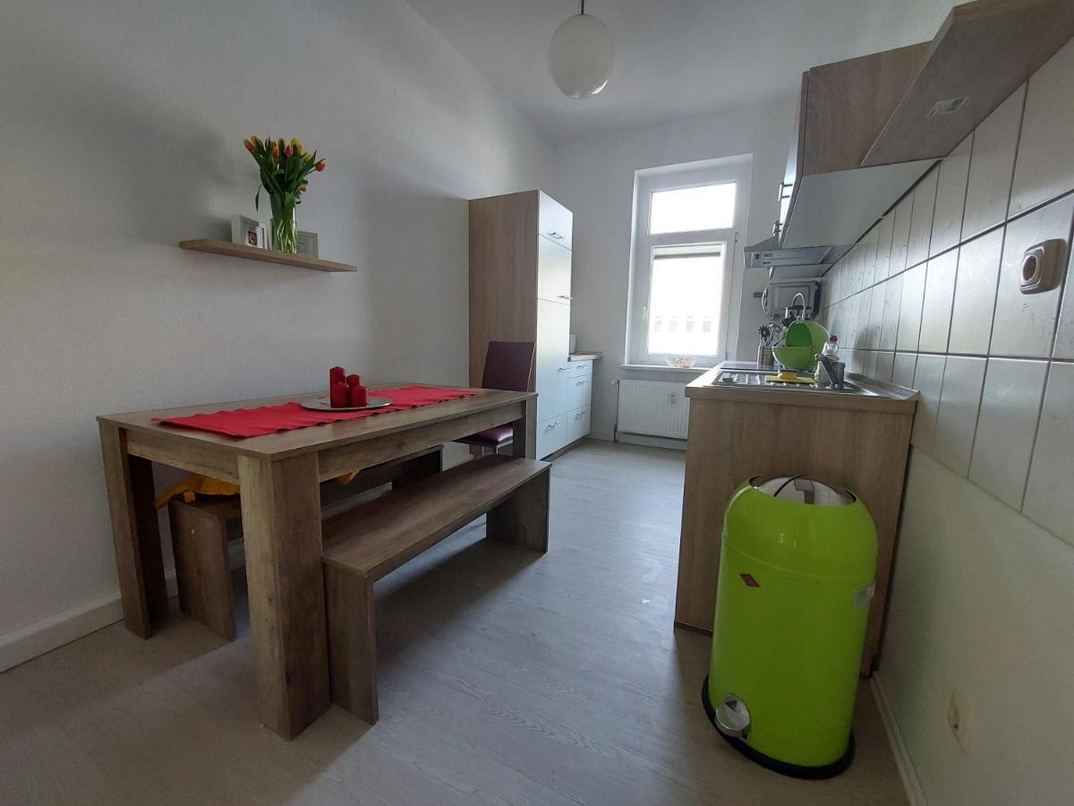 Schoene Zwei-Zimmer-Wohnung "W2" Mit 4 Einzelbetten Und Wlan In Zwenkau Bei Leipzig Im Neuseenland Buitenkant foto