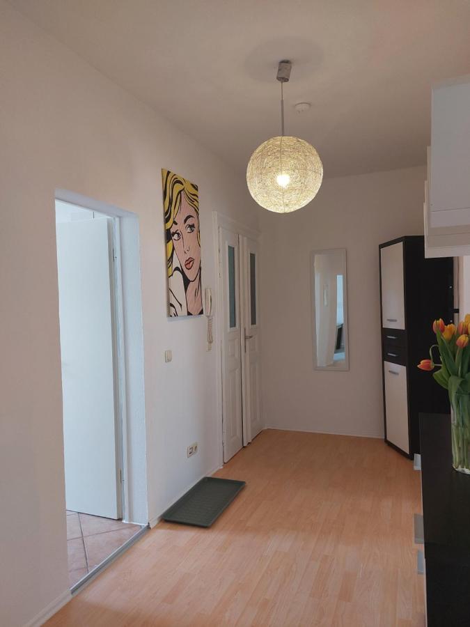 Schoene Zwei-Zimmer-Wohnung "W2" Mit 4 Einzelbetten Und Wlan In Zwenkau Bei Leipzig Im Neuseenland Buitenkant foto