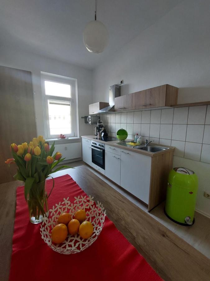 Schoene Zwei-Zimmer-Wohnung "W2" Mit 4 Einzelbetten Und Wlan In Zwenkau Bei Leipzig Im Neuseenland Buitenkant foto