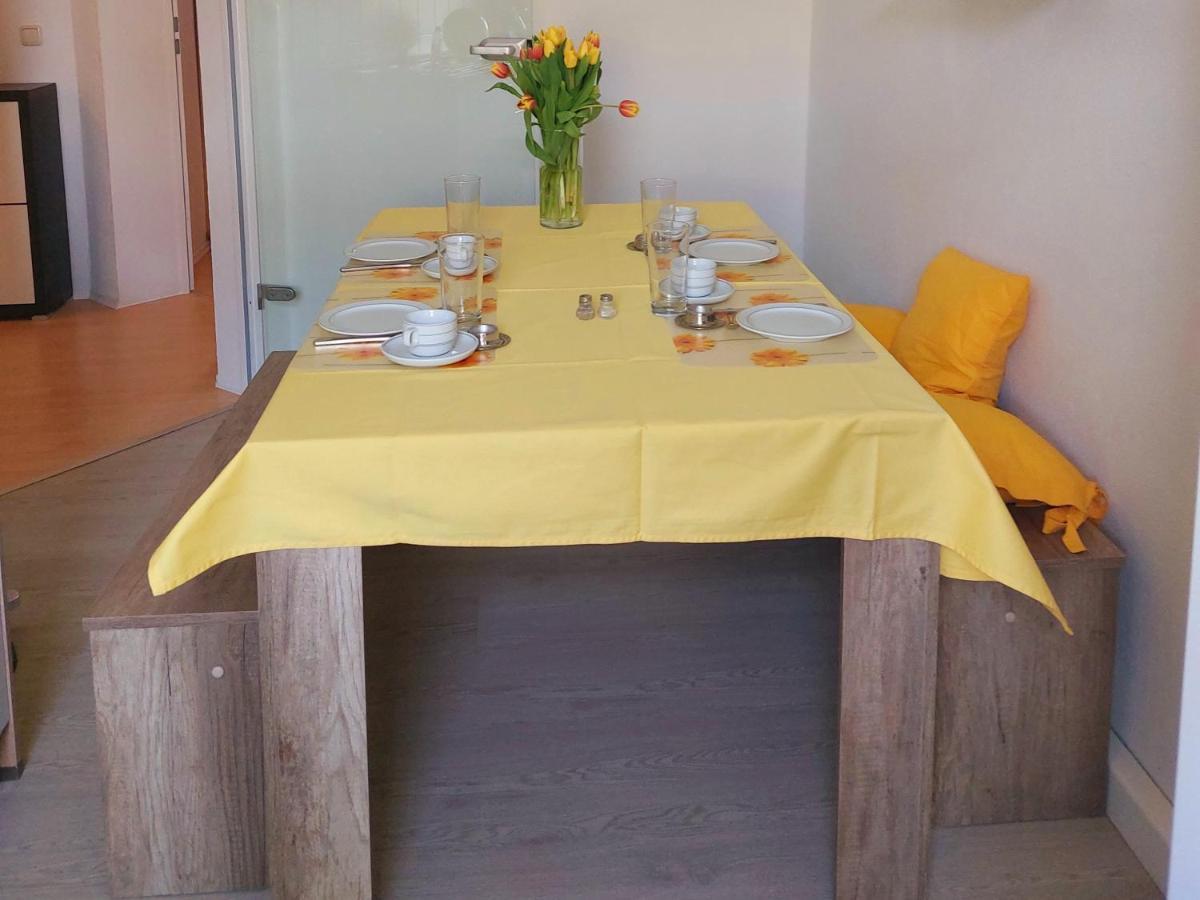 Schoene Zwei-Zimmer-Wohnung "W2" Mit 4 Einzelbetten Und Wlan In Zwenkau Bei Leipzig Im Neuseenland Buitenkant foto