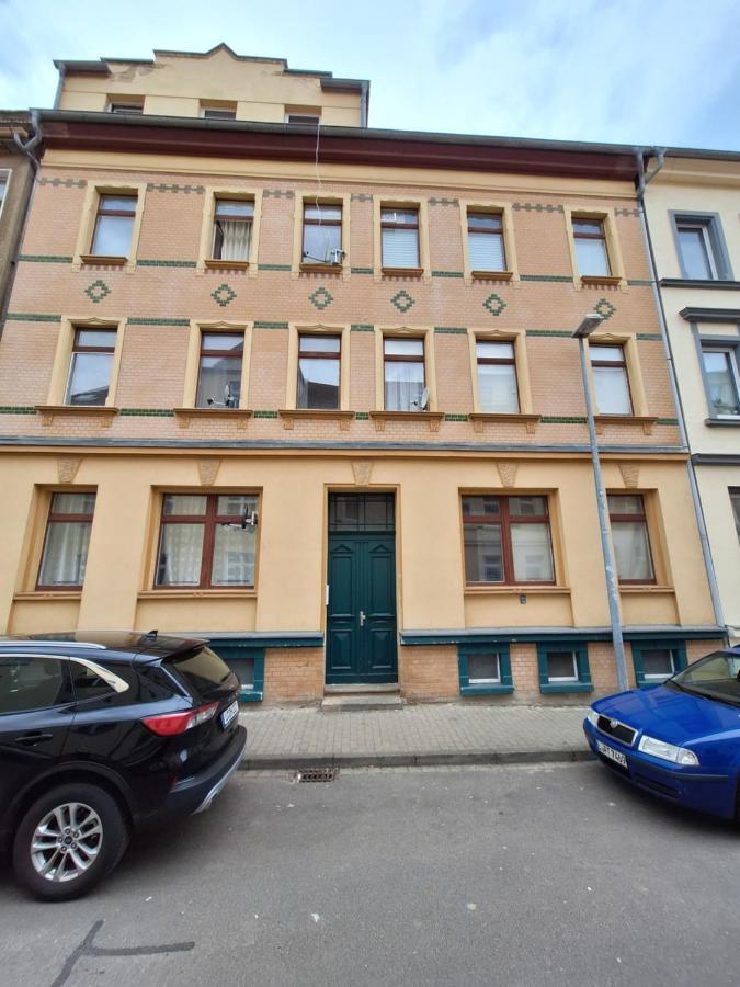 Schoene Zwei-Zimmer-Wohnung "W2" Mit 4 Einzelbetten Und Wlan In Zwenkau Bei Leipzig Im Neuseenland Buitenkant foto